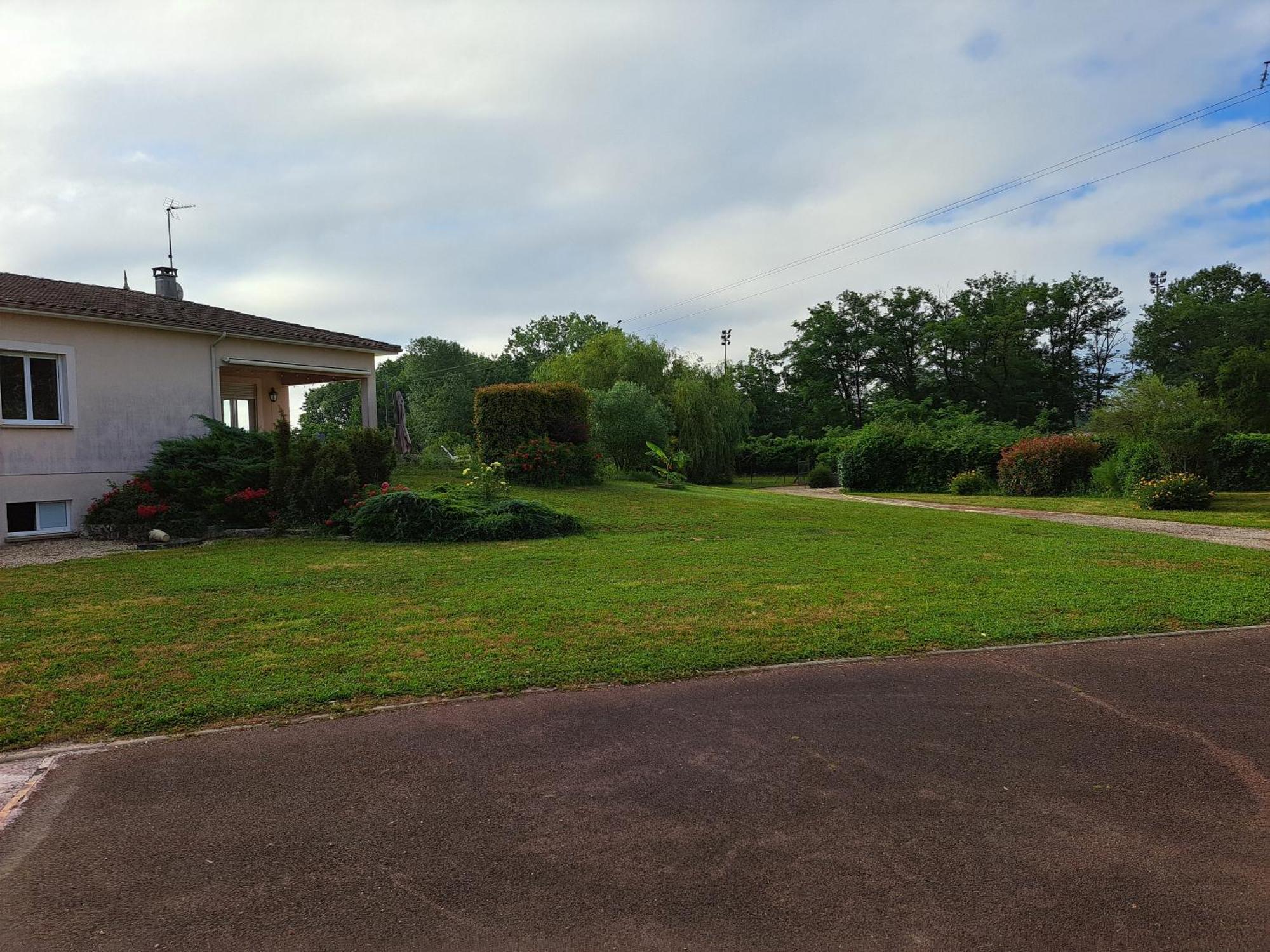 A La Source Villa Saint-Medard-de-Guizieres Kültér fotó