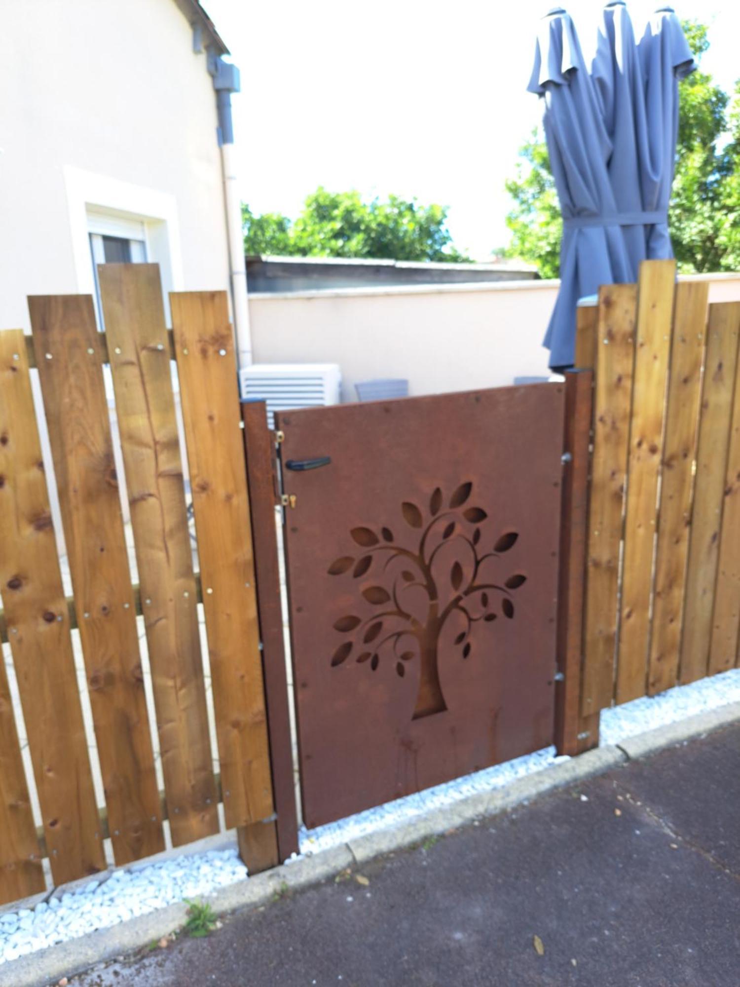 A La Source Villa Saint-Medard-de-Guizieres Kültér fotó