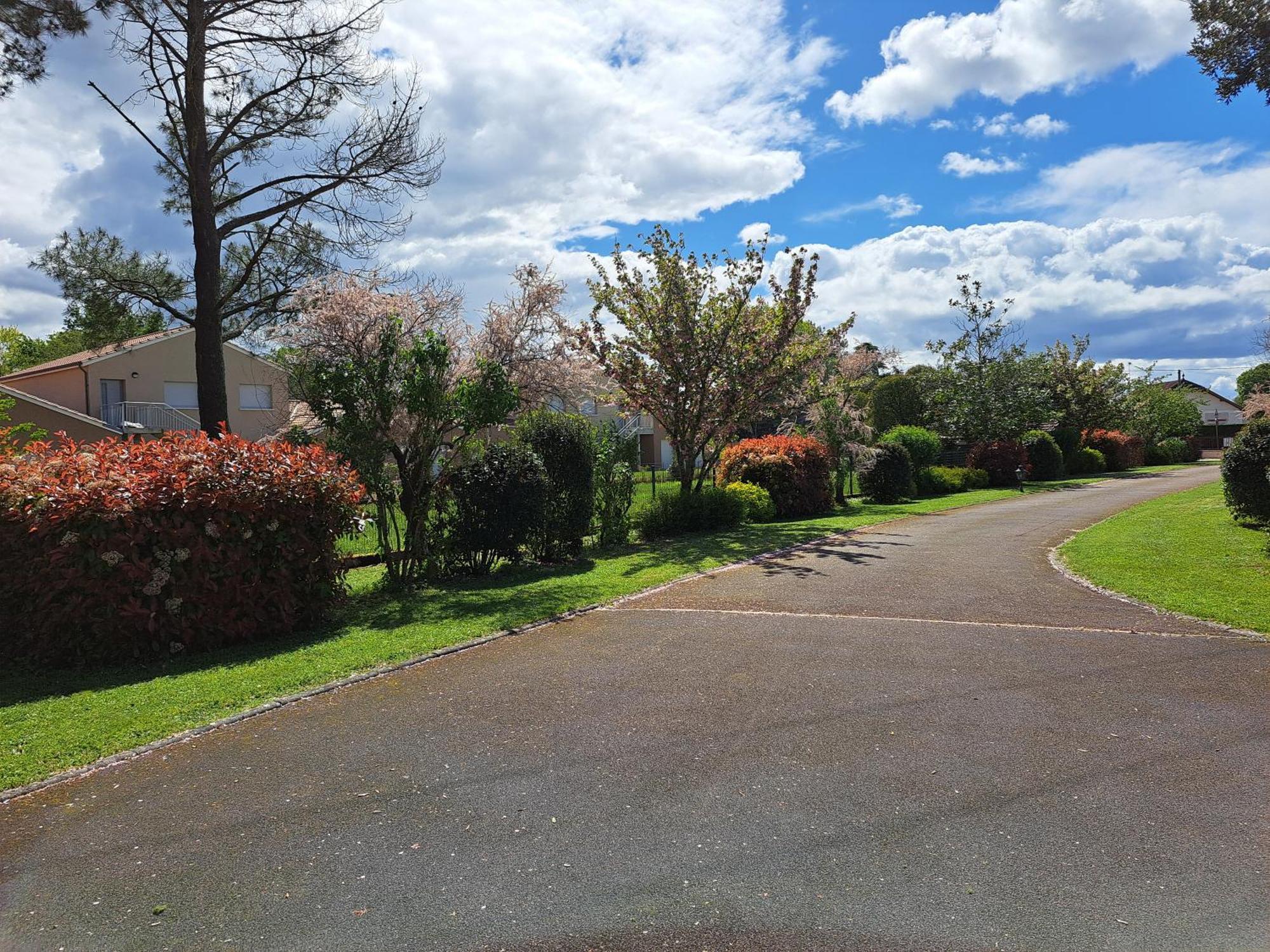 A La Source Villa Saint-Medard-de-Guizieres Kültér fotó